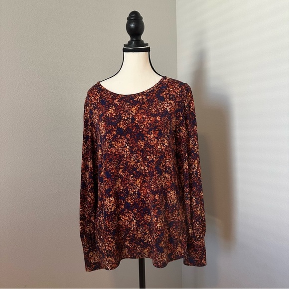 Tahari Women’s Long Sleeve Print Top With‎ Wrist Button Detail Size Medium EUC - Picture 1 of 5